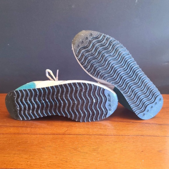 New Balance Shoes - Picture 4 of 4